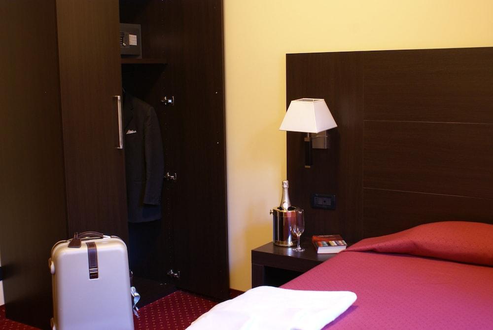 Hotel Versailles Roma Ngoại thất bức ảnh