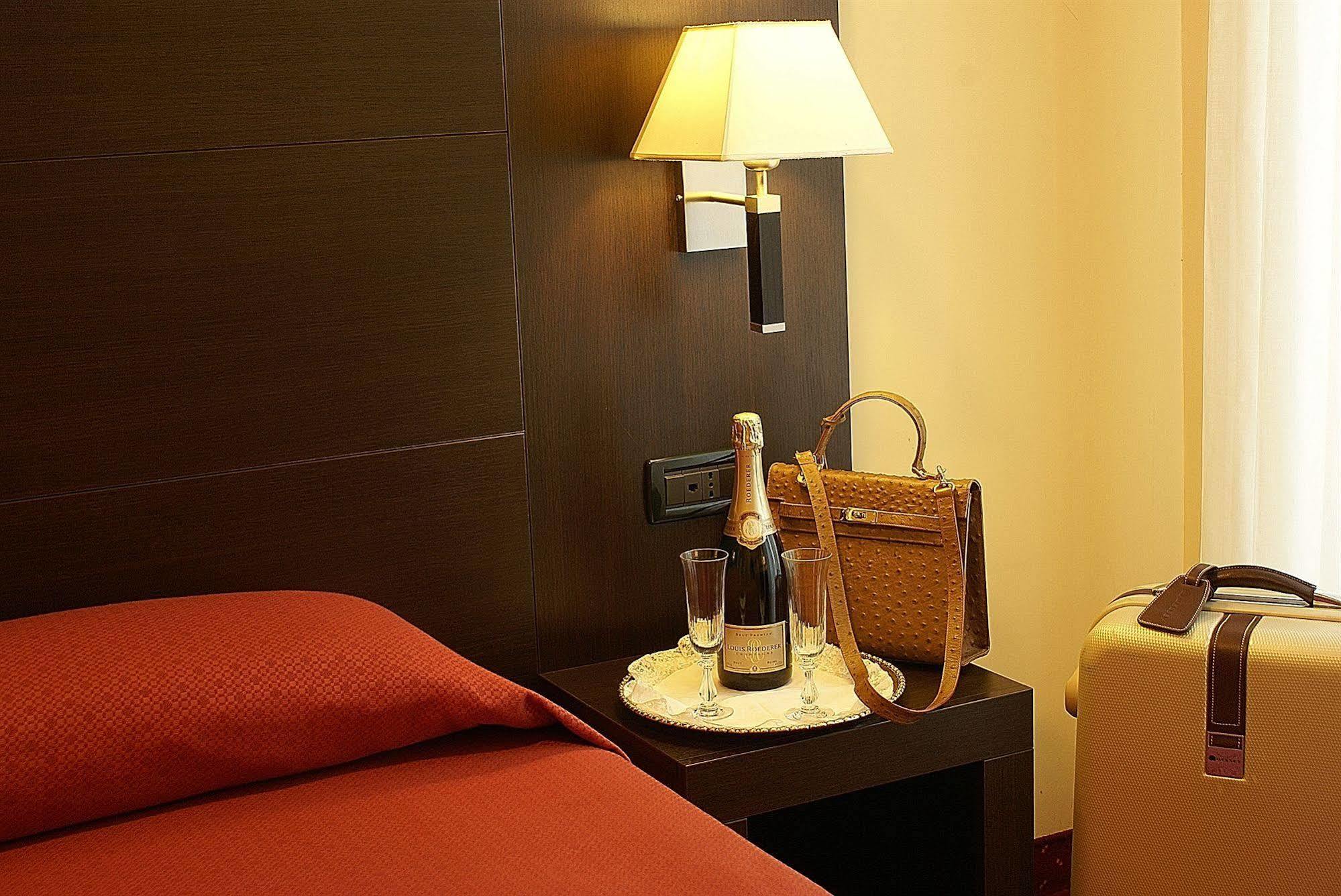 Hotel Versailles Roma Ngoại thất bức ảnh