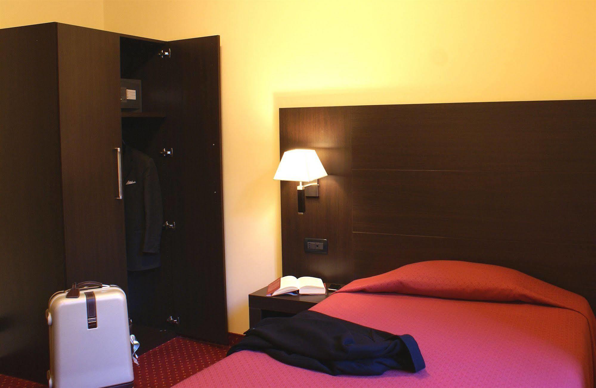 Hotel Versailles Roma Phòng bức ảnh