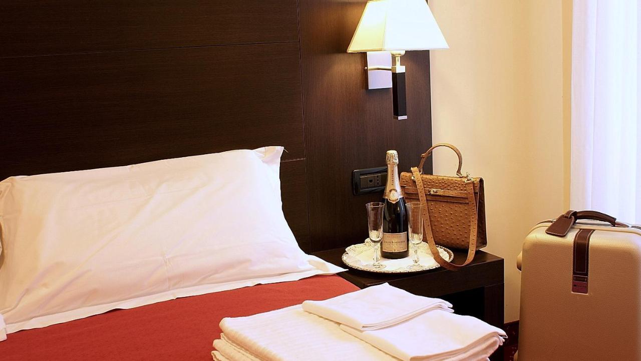 Hotel Versailles Roma Phòng bức ảnh